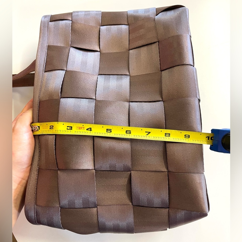 Harveys The Original Seatbelt Shoulder Bag‎ in Brown - Picture 9 of 9